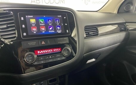 Mitsubishi Outlander III рестайлинг 3, 2018 год, 2 237 000 рублей, 18 фотография