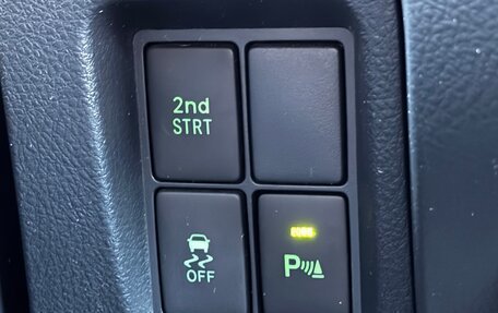 Toyota Land Cruiser Prado 150 рестайлинг 2, 2013 год, 3 190 000 рублей, 19 фотография