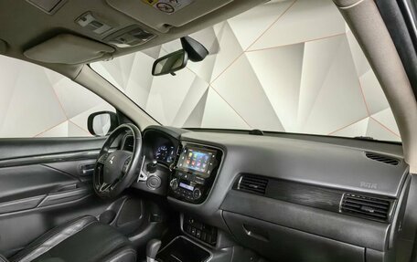 Mitsubishi Outlander III рестайлинг 3, 2018 год, 2 198 000 рублей, 10 фотография