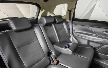 Mitsubishi Outlander III рестайлинг 3, 2018 год, 2 198 000 рублей, 14 фотография