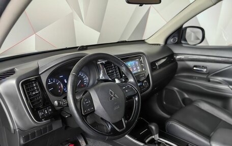 Mitsubishi Outlander III рестайлинг 3, 2018 год, 2 198 000 рублей, 16 фотография