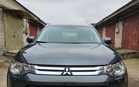 Mitsubishi Outlander III рестайлинг 3, 2014 год, 1 850 000 рублей, 1 фотография