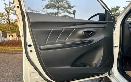 Toyota Yaris XP150 рестайлинг, 2022 год, 1 275 000 рублей, 10 фотография