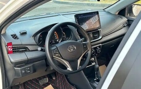 Toyota Yaris XP150 рестайлинг, 2022 год, 1 275 000 рублей, 15 фотография