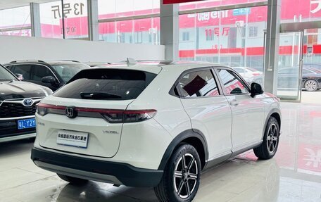 Honda Vezel, 2023 год, 1 900 000 рублей, 3 фотография