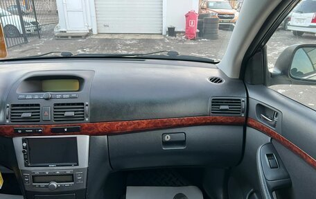 Toyota Avensis III рестайлинг, 2005 год, 809 000 рублей, 18 фотография