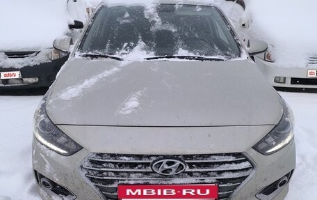 Hyundai Solaris II рестайлинг, 2018 год, 900 000 рублей, 2 фотография