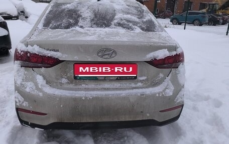 Hyundai Solaris II рестайлинг, 2018 год, 900 000 рублей, 4 фотография