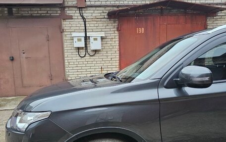 Mitsubishi Outlander III рестайлинг 3, 2014 год, 1 850 000 рублей, 8 фотография