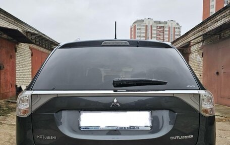 Mitsubishi Outlander III рестайлинг 3, 2014 год, 1 850 000 рублей, 6 фотография