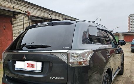 Mitsubishi Outlander III рестайлинг 3, 2014 год, 1 850 000 рублей, 5 фотография