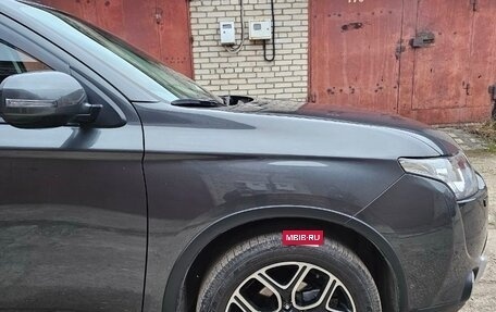 Mitsubishi Outlander III рестайлинг 3, 2014 год, 1 850 000 рублей, 9 фотография