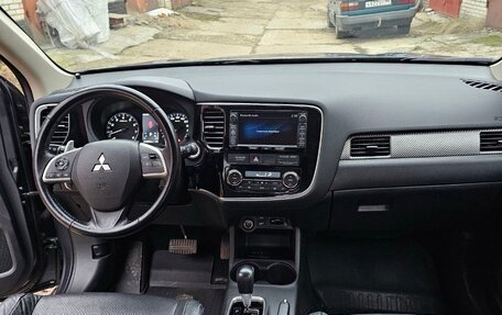 Mitsubishi Outlander III рестайлинг 3, 2014 год, 1 850 000 рублей, 12 фотография