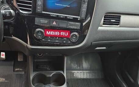 Mitsubishi Outlander III рестайлинг 3, 2014 год, 1 850 000 рублей, 18 фотография