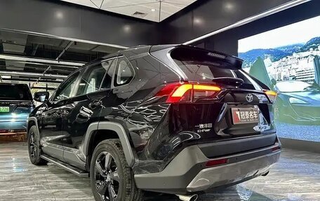 Toyota RAV4, 2023 год, 5 630 000 рублей, 4 фотография