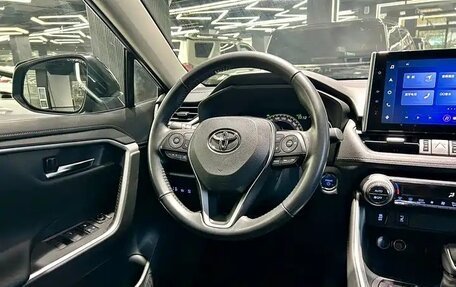 Toyota RAV4, 2023 год, 5 630 000 рублей, 24 фотография