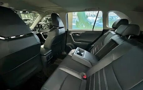 Toyota RAV4, 2023 год, 5 630 000 рублей, 27 фотография