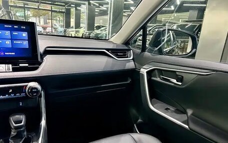 Toyota RAV4, 2023 год, 5 630 000 рублей, 28 фотография