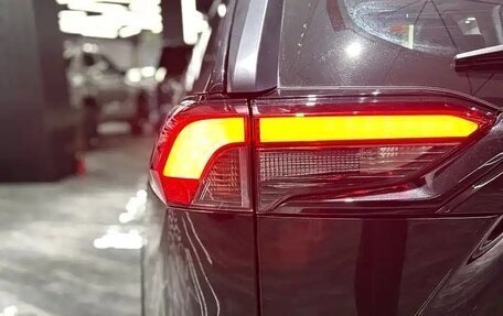 Toyota RAV4, 2023 год, 5 630 000 рублей, 33 фотография