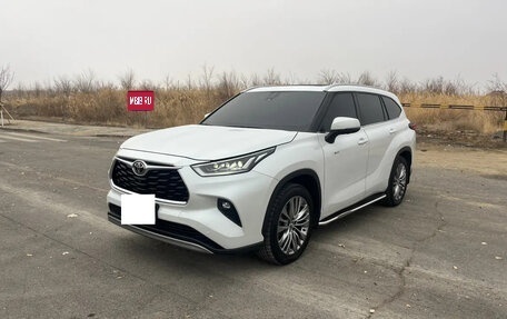 Toyota Highlander, 2024 год, 4 990 000 рублей, 1 фотография