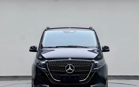 Mercedes-Benz V-Класс, 2025 год, 9 350 000 рублей, 2 фотография