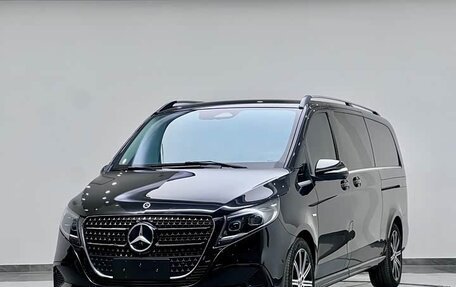Mercedes-Benz V-Класс, 2025 год, 9 350 000 рублей, 3 фотография