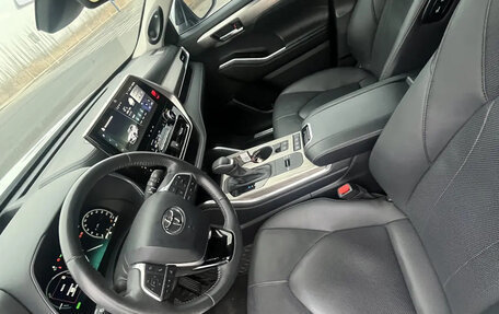 Toyota Highlander, 2024 год, 4 990 000 рублей, 7 фотография