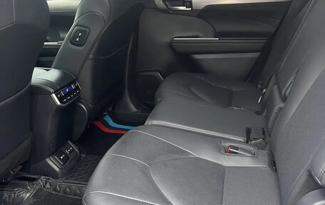 Toyota Highlander, 2024 год, 4 990 000 рублей, 9 фотография