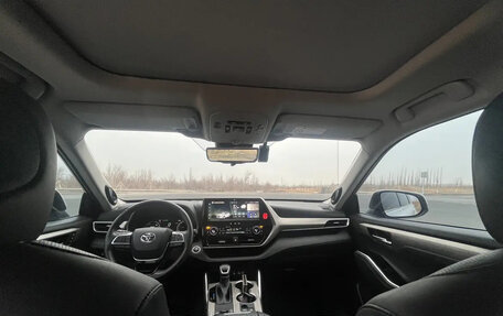 Toyota Highlander, 2024 год, 4 990 000 рублей, 8 фотография