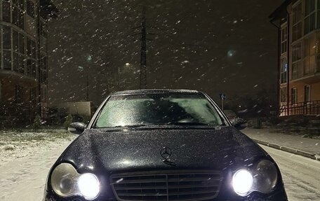 Mercedes-Benz C-Класс, 2005 год, 860 000 рублей, 2 фотография