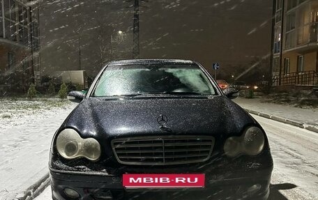 Mercedes-Benz C-Класс, 2005 год, 860 000 рублей, 3 фотография