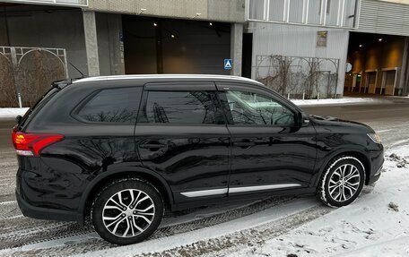 Mitsubishi Outlander III рестайлинг 3, 2016 год, 1 750 000 рублей, 4 фотография