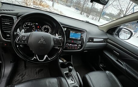 Mitsubishi Outlander III рестайлинг 3, 2016 год, 1 750 000 рублей, 14 фотография