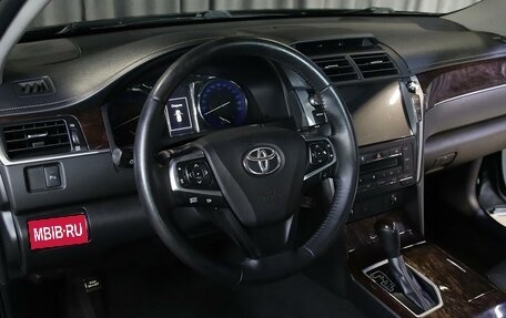 Toyota Camry, 2017 год, 2 199 000 рублей, 11 фотография