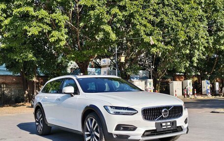 Volvo V90 Cross Country I рестайлинг, 2025 год, 7 030 000 рублей, 3 фотография