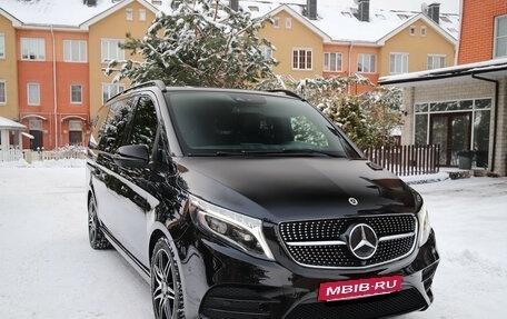 Mercedes-Benz V-Класс, 2021 год, 7 300 000 рублей, 3 фотография