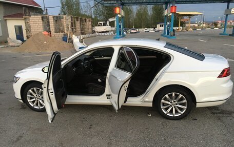 Volkswagen Passat B8 рестайлинг, 2015 год, 2 000 000 рублей, 4 фотография