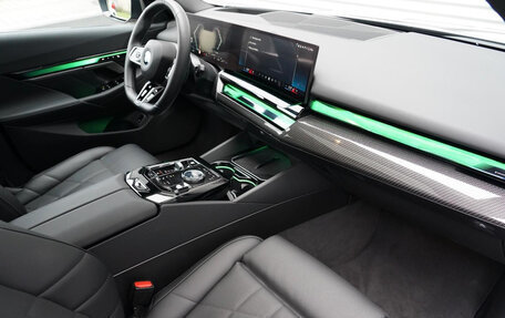 BMW 5 серия, 2025 год, 6 750 000 рублей, 31 фотография