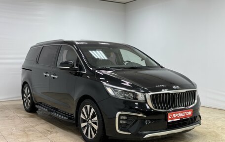 KIA Carnival III, 2018 год, 2 700 000 рублей, 3 фотография