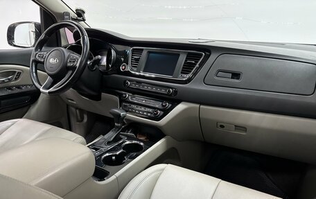 KIA Carnival III, 2018 год, 2 700 000 рублей, 12 фотография