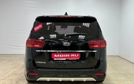 KIA Carnival III, 2018 год, 2 700 000 рублей, 5 фотография