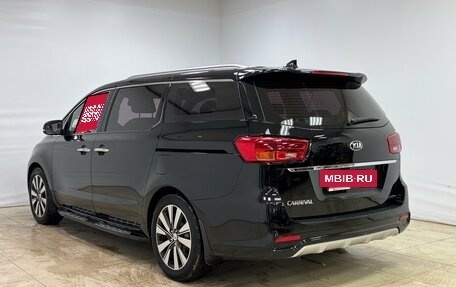 KIA Carnival III, 2018 год, 2 700 000 рублей, 6 фотография