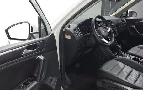 Volkswagen Tiguan II, 2021 год, 4 200 000 рублей, 5 фотография