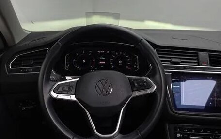 Volkswagen Tiguan II, 2021 год, 4 200 000 рублей, 9 фотография