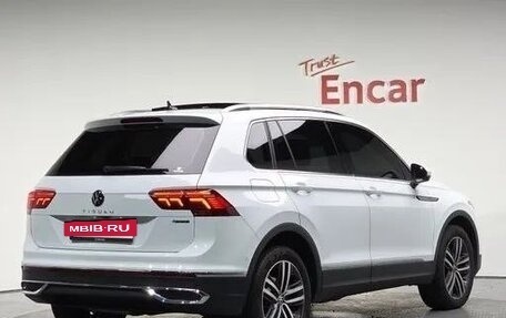 Volkswagen Tiguan II, 2021 год, 4 200 000 рублей, 3 фотография
