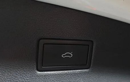 Volkswagen Tiguan II, 2021 год, 4 200 000 рублей, 19 фотография