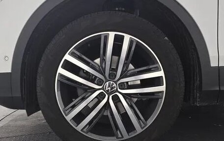 Volkswagen Tiguan II, 2021 год, 4 200 000 рублей, 10 фотография