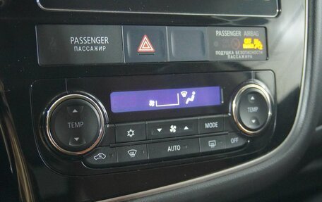 Mitsubishi Outlander III рестайлинг 3, 2018 год, 1 855 000 рублей, 13 фотография