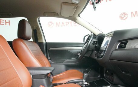 Mitsubishi Outlander III рестайлинг 3, 2018 год, 1 855 000 рублей, 10 фотография