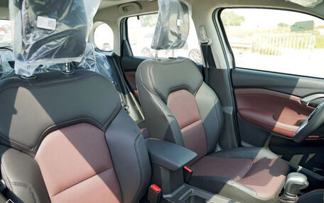 Toyota Urban Cruiser, 2024 год, 3 000 000 рублей, 14 фотография